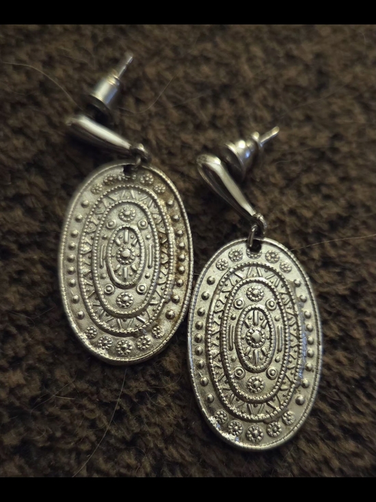 Jewelry - Intricate Oval Silver-Tone Dangle Earrings